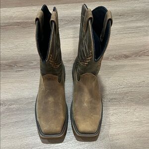 Irish Setter Marshall work boots! Worn twice. No stain or scuffs! Men’s size 11.